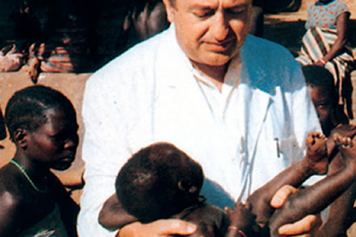 Giuseppe Ambrosoli, il ‘Grande Dottore’ che si fece povero per l’Africa