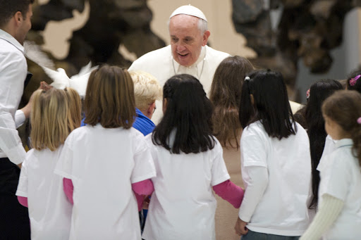 Pope Francis is welcomed by children &#8211; it