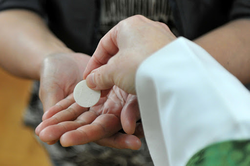 Receiving holy communion in the hand
