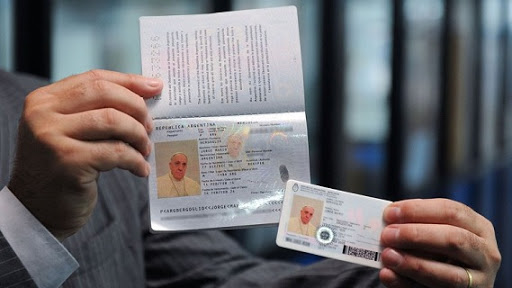 Passaporto papa 2
