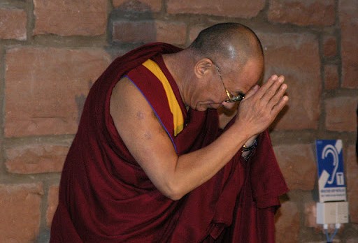 Dalai Lama meditando &#8211; it