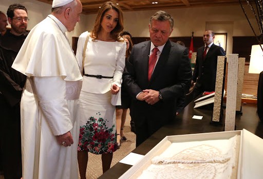 Pope Francis with Jordan&#8217;s King Abdullah II and Queen Rania