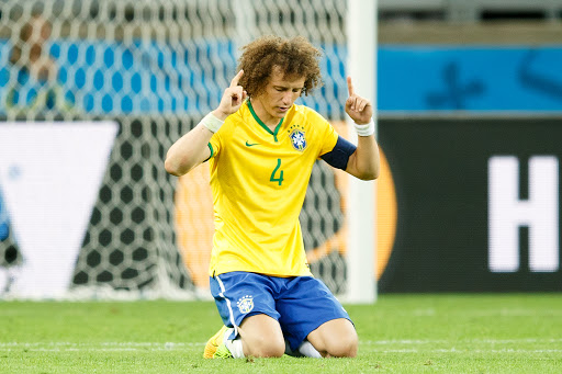 David Luiz praying