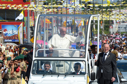 Pope Francis greets the crowd upon his arrival in Colombo &#8211; AFP