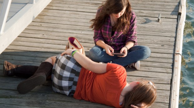web-texting-teens-love-phone-eric-cc