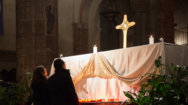 Basilica of Sant&#8217;Eustorgio &#8211; Praying Night &#8211; Cross