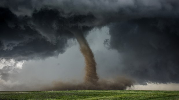web-tornado-plains-oklahoma-minerva-studio-shutterstock_287138930