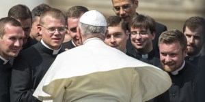Crisi di vocazioni religiose, il Papa parla di cause e rimedi