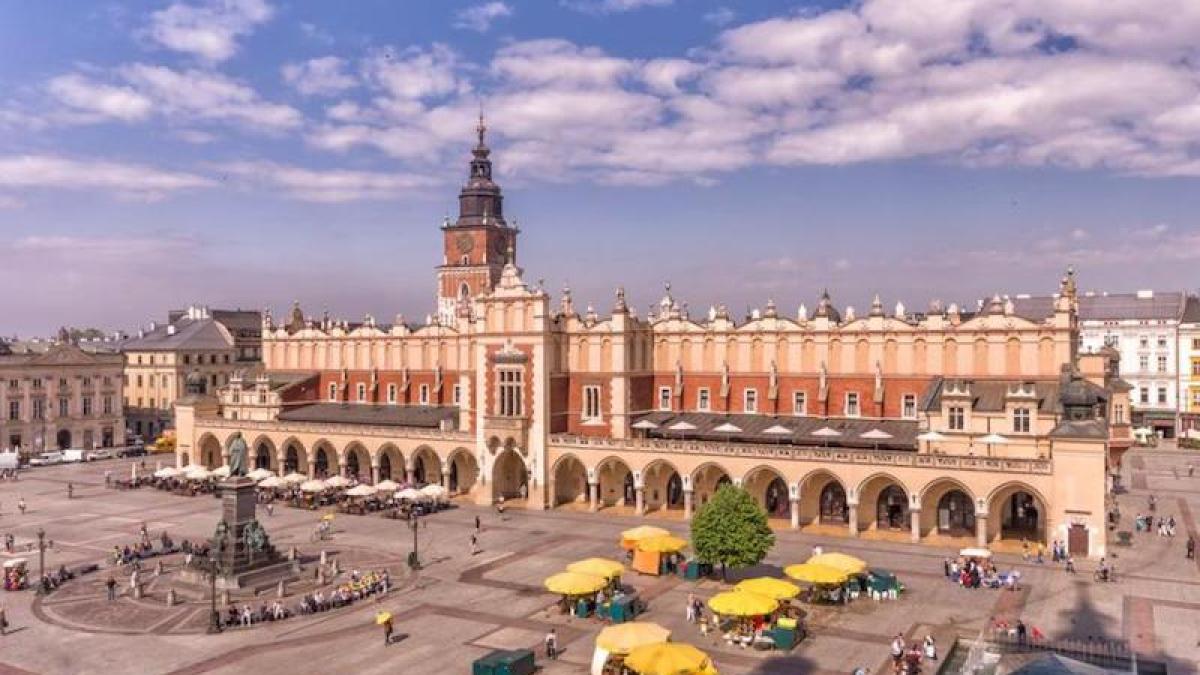 krakow-market-tomasz-mazon-shutterstock_428743165