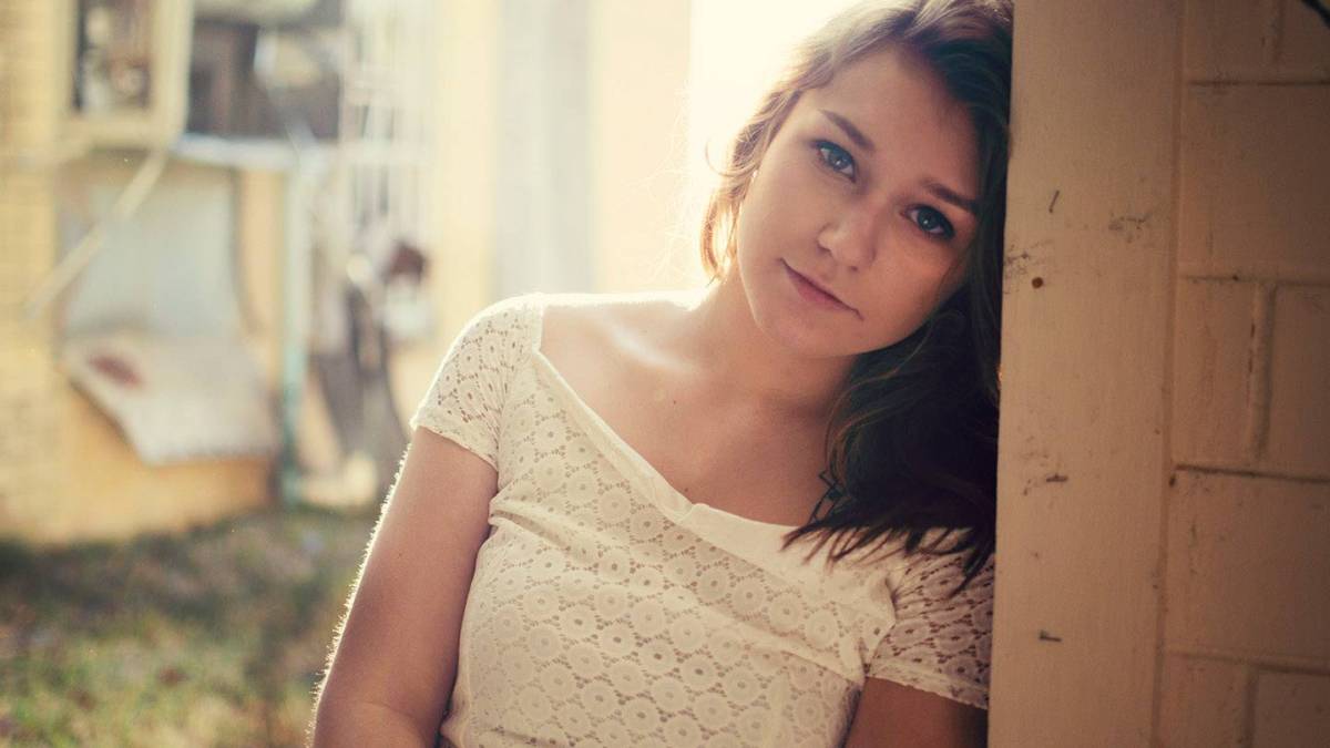 web-girl-woman-portrait-lauren-rushing-cc