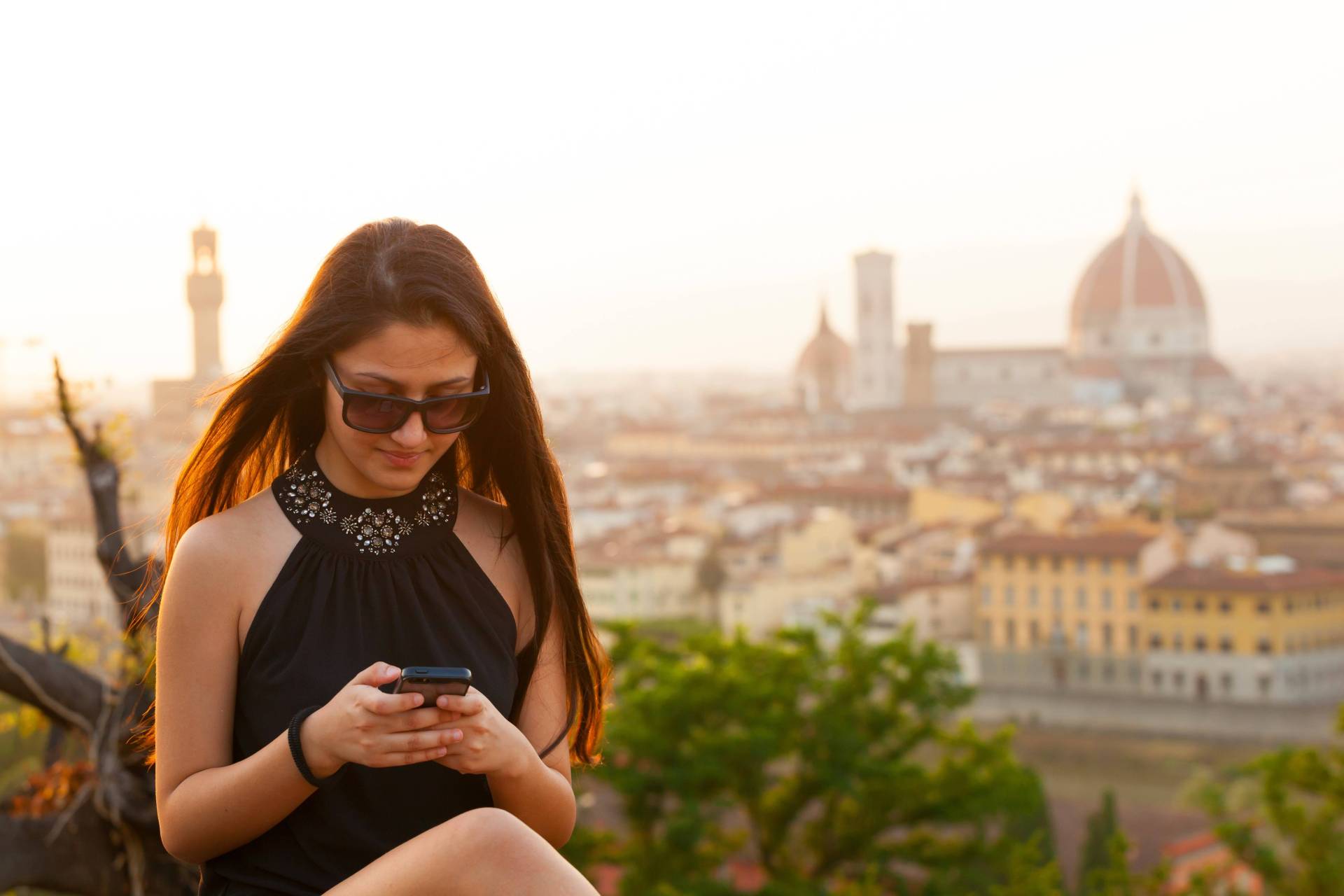 web-texting-church-millennial-antonio-gravante-shutterstock
