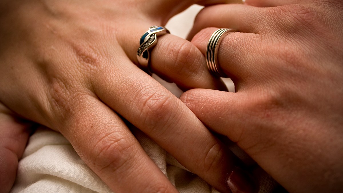 web-wedding-marriage-hands-ring-brian-ambrozy-cc