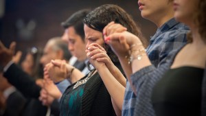 WEB-CONGREGATION-HOLDING-HANDS-PRAYING-Jeffrey-Bruno