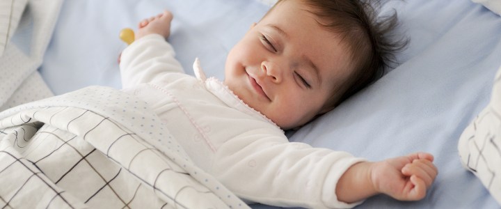 HERO BABY SMILE SLEEP DREAM © javi_indy &#8211; Shutterstock
