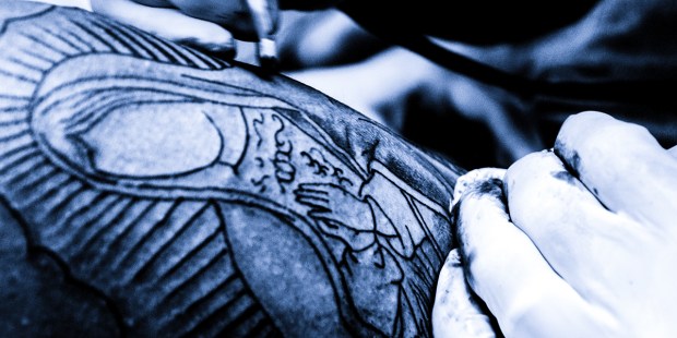 Rappresentereste La Vostra Fede Con Un Tatuaggio