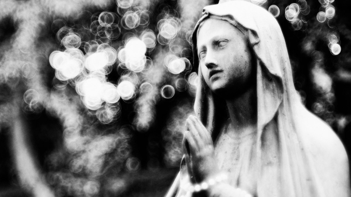 HERO VIRGIN MARY ROSARY BW © Michele M.F. CC Flickr