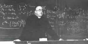 Gli astronomi rendono onore al sacerdote belga: &#8220;Lemaître come Hubble&#8221;