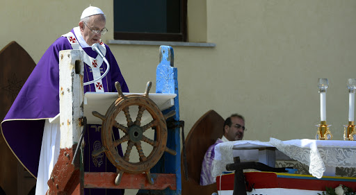 Papa Francesco: gli immigrati morti in mare, una “spina nel cuore” – fr