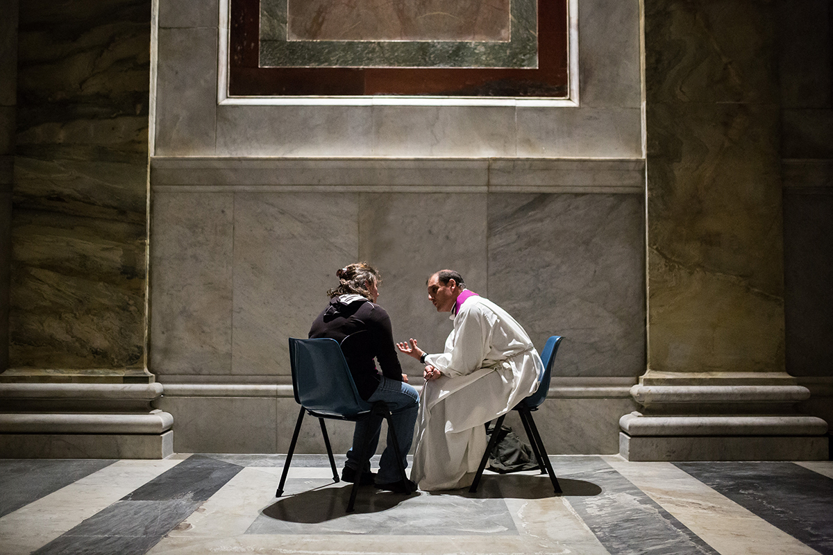 web-confession-spiritual-direction-080_hl_jlusseau_297881-jeremie-lusseau-hans-lucas