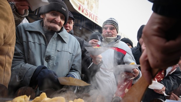 WEB-HOMELESS-SOUP-KITCHEN-CHARITY-Shutterstock-Praszkiewicz