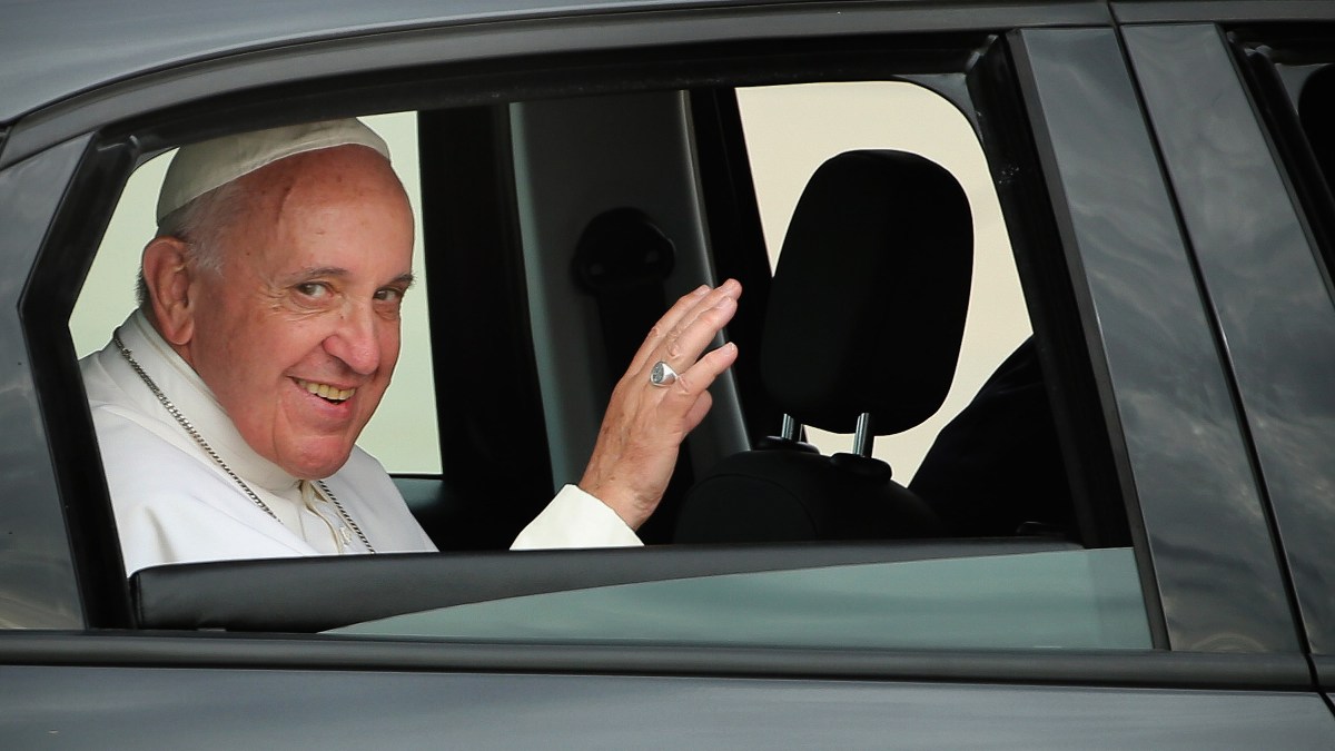 Pope Francis Arrives From Cuba For Visit To D.C., New York, And Philadelphia
