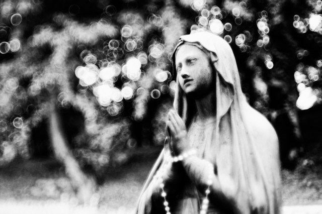 Corona Alle Lacrime Di Maria La Corona alle Lacrime della Madonna prima della commemorazione dei defunti