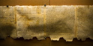 L&#8217;analisi con l&#8217;intelligenza artificiale dei Rotoli del Mar Morto indica più di uno scriba