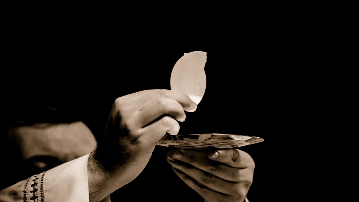 Ostia Eucaristia Sacerdote