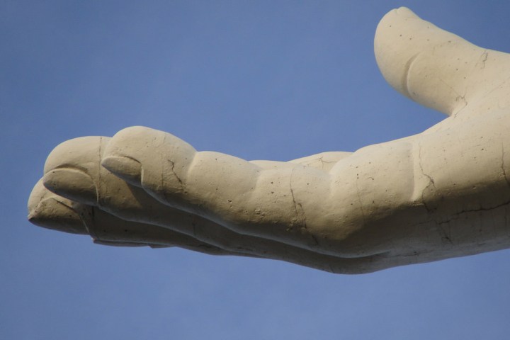 WEB-BOLIVIA-CHRIST-CRISTO DE LA CONCORDIA-COCHABAMBA-HAND-Fernando Castellano-CC