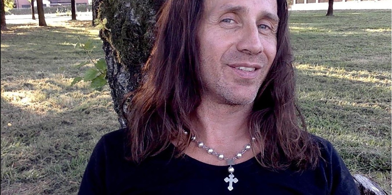 web-italian-singer-giuseppe-povia-c2a9facebook-guseppe-povia-copia.jpg