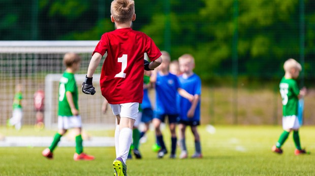 Bambini giocano all'oratorio