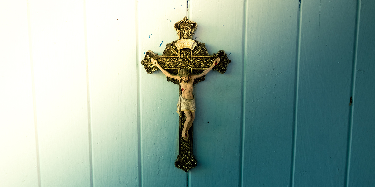 WEB3-CRUCIFIX-WALL-WOOD-SCULPTURE-shutterstock_629320352-Shutterstock