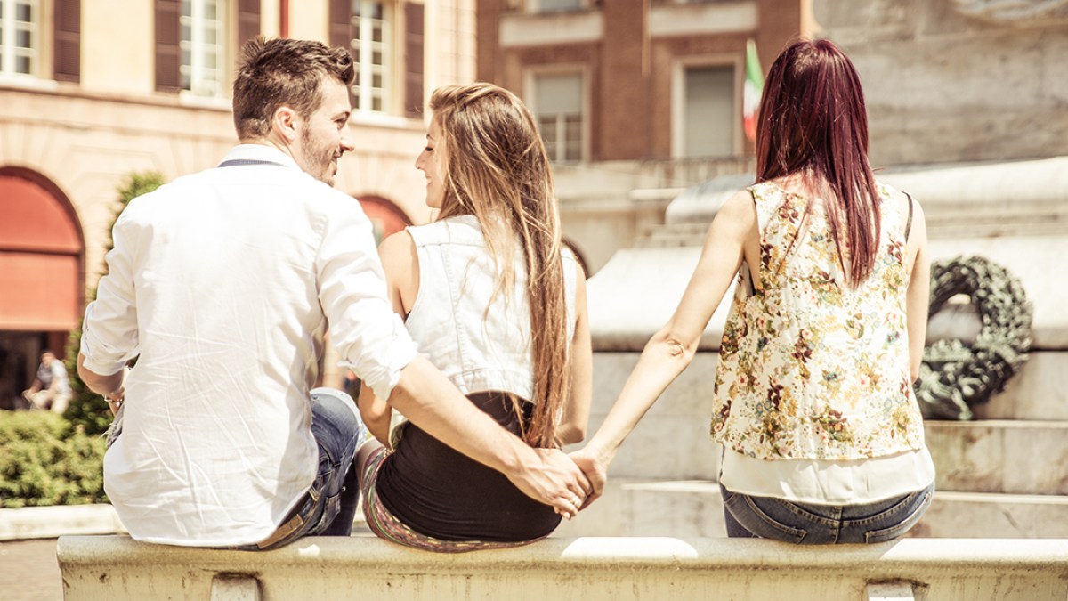 web3-man-woman-cheating-couple-flirt-oneinchpunch-shutterstock