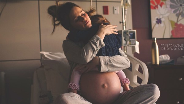 MADRE;FIGLIA;ABBRACCIO