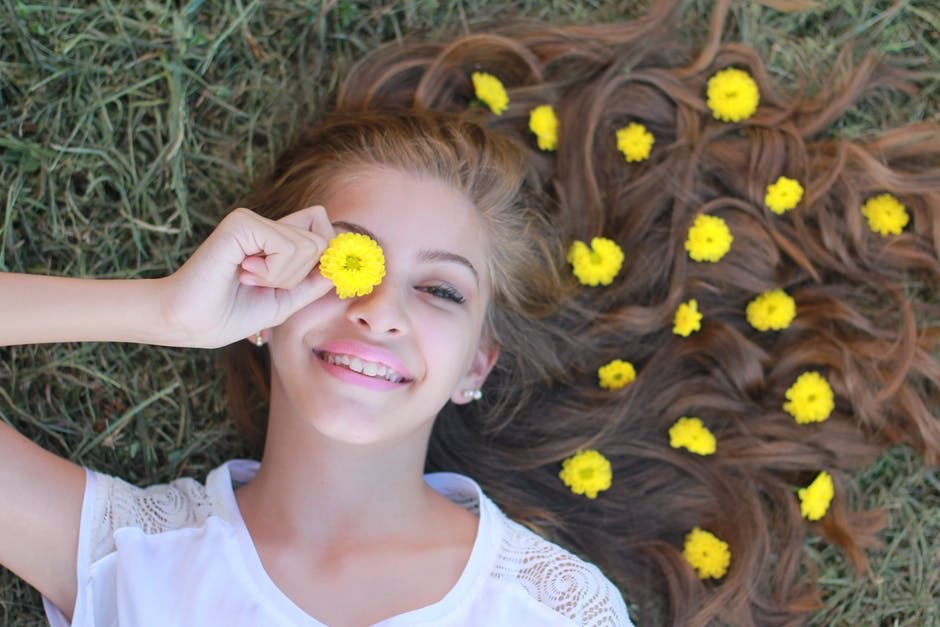 RAGAZZA SORRISO PRATO