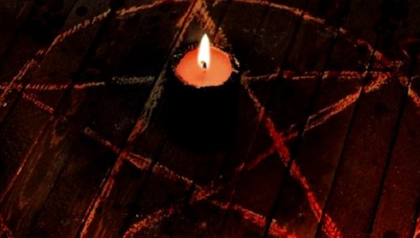 PENTACOLO CON LUMINO AL CENTRO