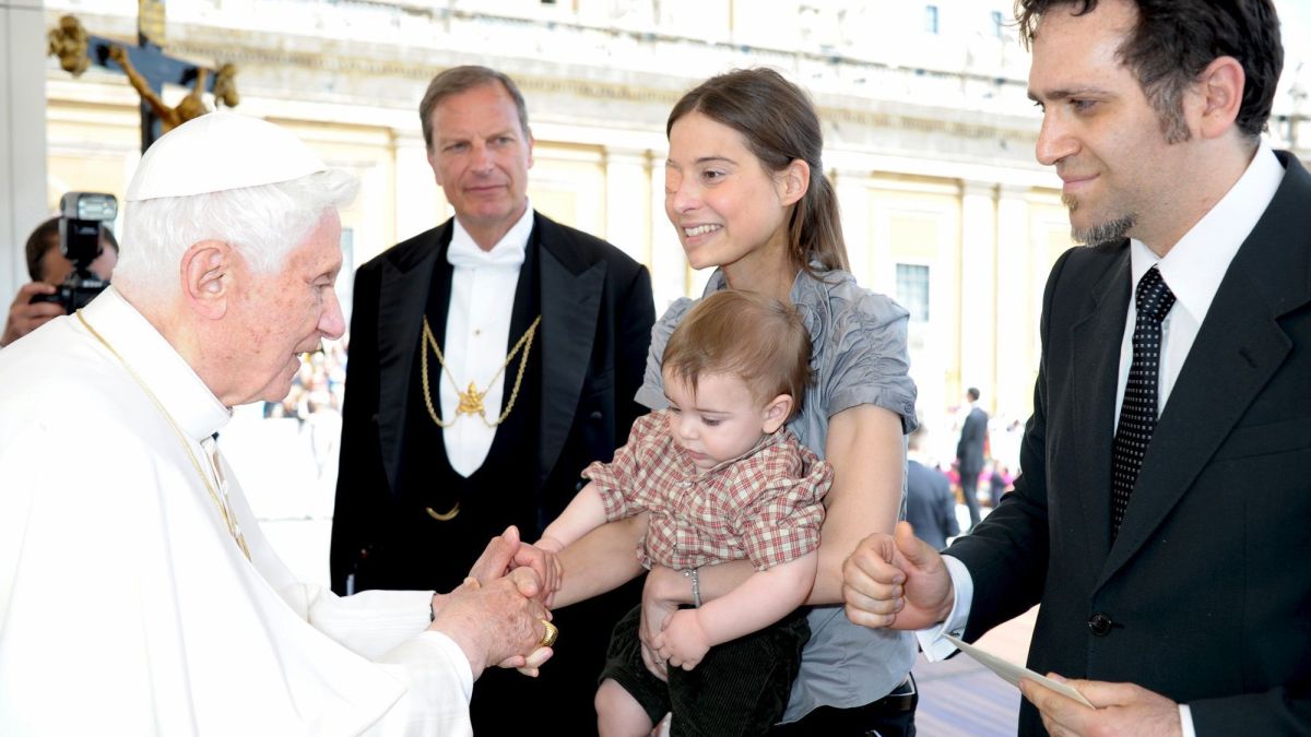 CHIARA CORBELLA ED ENRICO PETRILLO IN UDIENZA DA BENEDETTO XVI