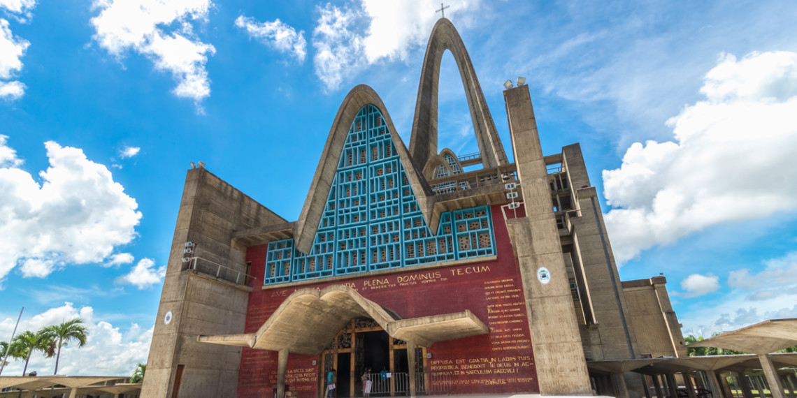 web-higuey-dominican-republic-basilica-la-altagracia-church-in-higuey-dominican-republic-c2a9-klemen-misic-shutterstock_220616323