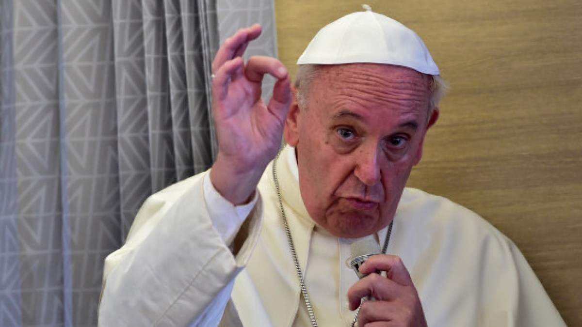 web-pope-kenya-press-plane-giuseppe-cacace-afp-ai2