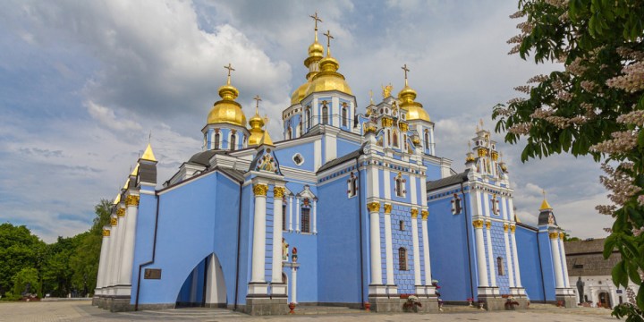 web-st-michaels-golden-domed-monastery-kiev-ukraine-c2a9-dmyto-shutterstock_452506306