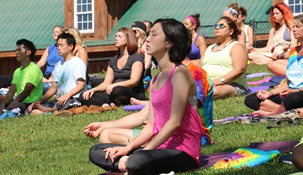WEB3-ADULT-CAMP-WOMEN-MEN-GROUP-FUN-YOGA-QUIET-Soul-Camp