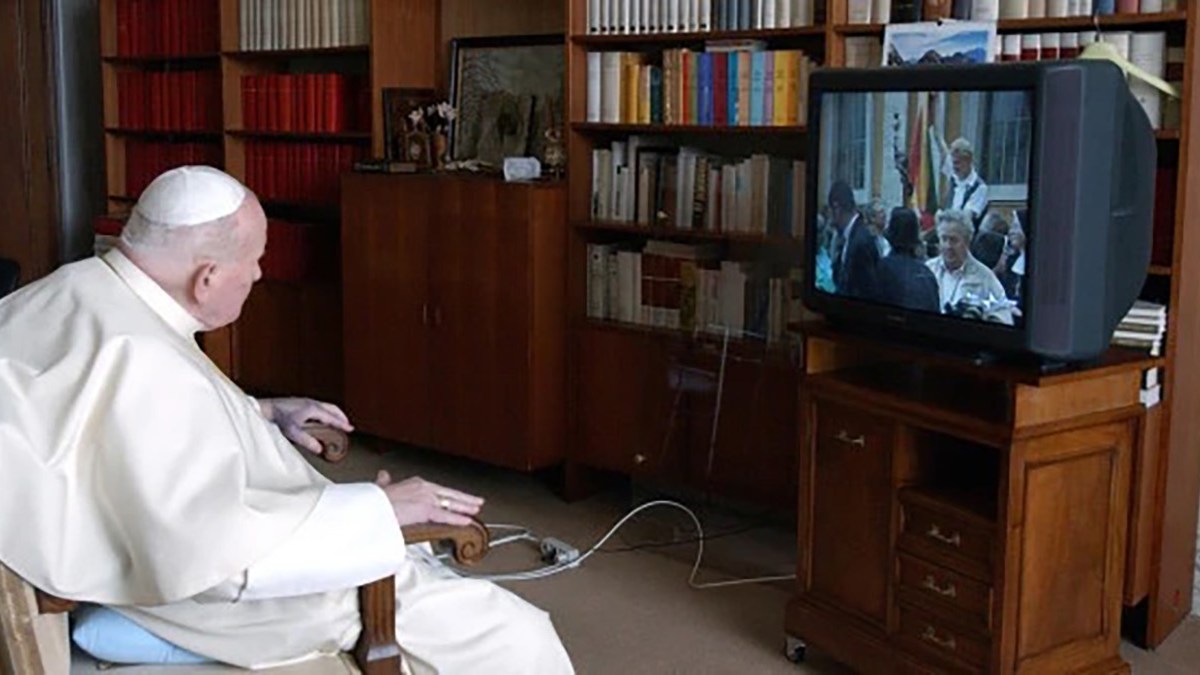 web3-john-paul-ii-apartment-tv-east-news-copia.jpg