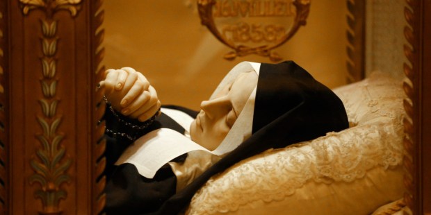 Il Corpo Intatto Di Santa Bernadette E Cosa Dissero I Medici Vedendolo