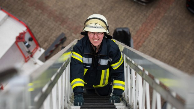 SUORA BENEDETTINA POMPIERE