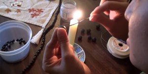 Un rosario di pallottole? Combattere il male con abbondanza di bene