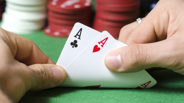 WEB3_MEN_MAN_HANDS_CLOSEUP_POKER_CARDS_Shutterstock