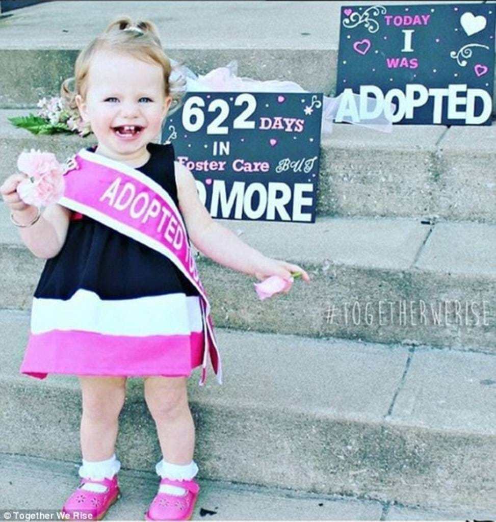 large_336B7CF500000578-3553887-A_family_who_adopted_a_young_girl_pictured_holding_flowers_after-m-76_1461338169238-min