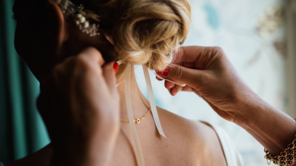 web3-hair-wedding-woman-bows-buns-sweet-ice-cream-photography-unsplash