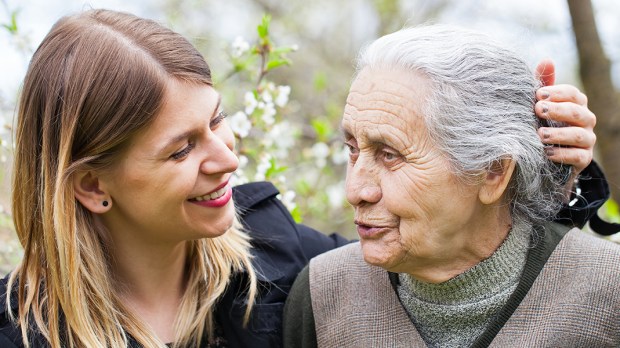 Opiekujesz się bliskim chorym na Alzheimera? Zadbaj także o siebie!