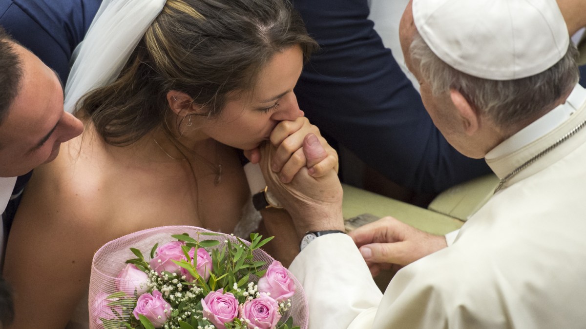 A bride kisses Pope Francis Hand